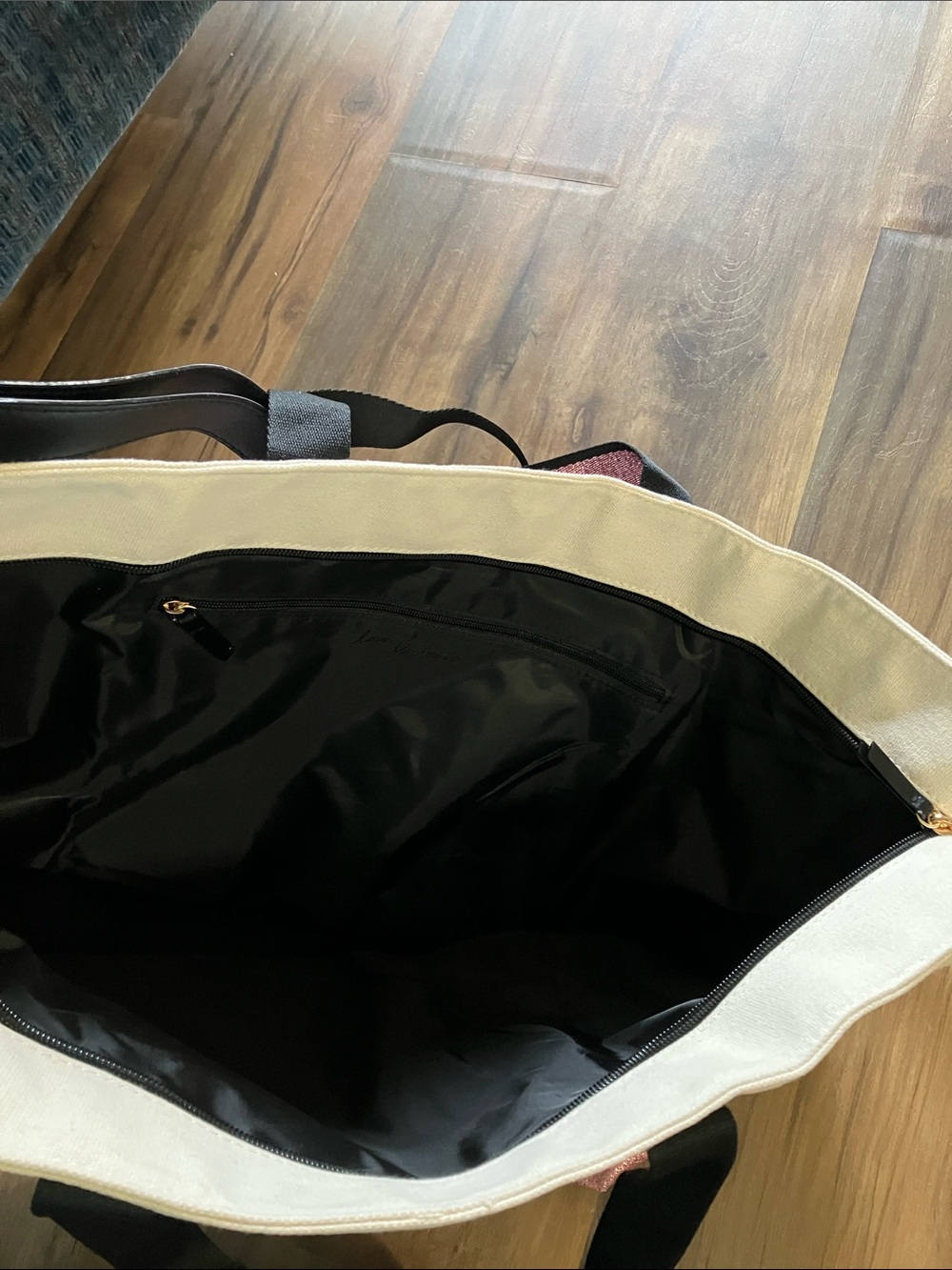 VICTORIA SECRET BUNDLE OF TOTES - Picture 7 of 15